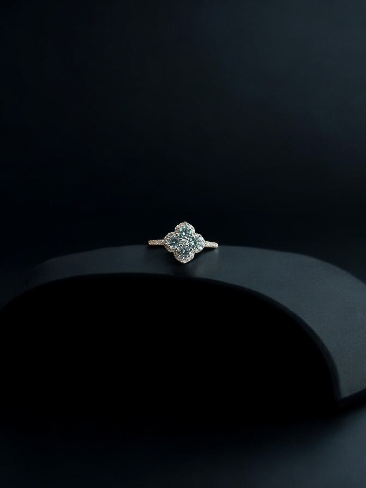 Moissanite Clover ring
925, 18k gold plated
with moissanite lab grown Diamond chips