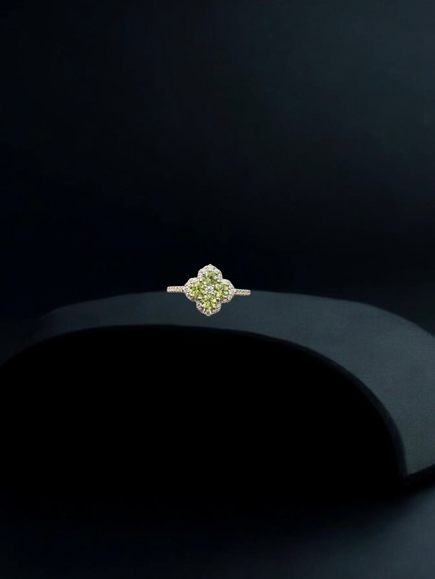 Moissanite Clover ring
925, 18k gold plated
with moissanite lab grown Diamond chips