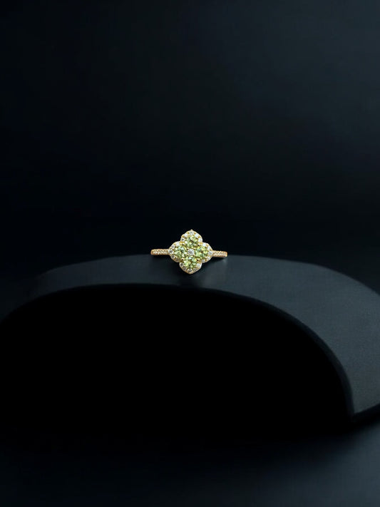 Moissanite Clover ring
925, 18k gold plated
with moissanite lab grown Diamond chips