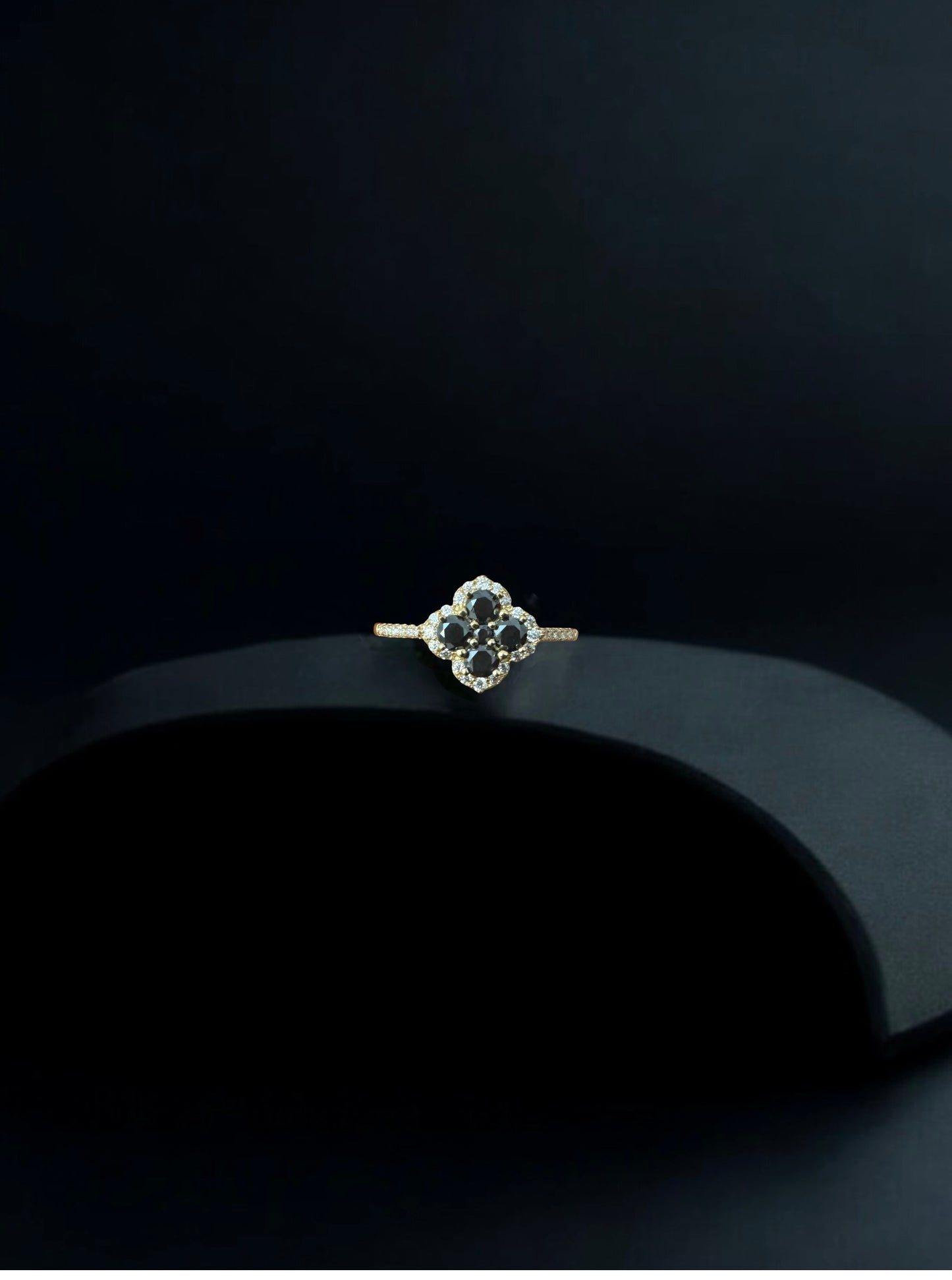 Moissanite Clover ring
925, 18k gold plated
with moissanite lab grown Diamond chips